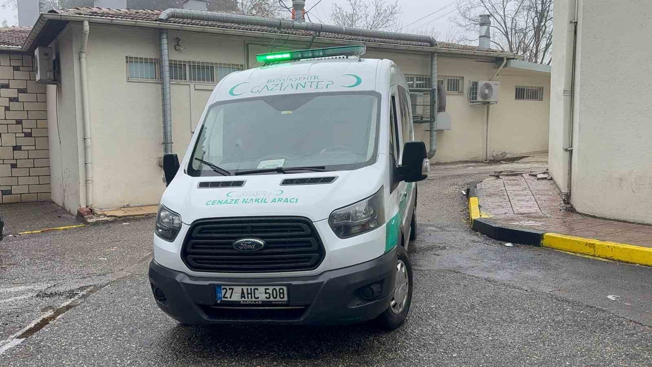 GAZİANTEP'TE İKİ GRUP ARASINDA ÇIKAN BIÇAKLI KAVGADA HAYATINI KAYBEDEN 17 YAŞINDAKİ GENCİN...