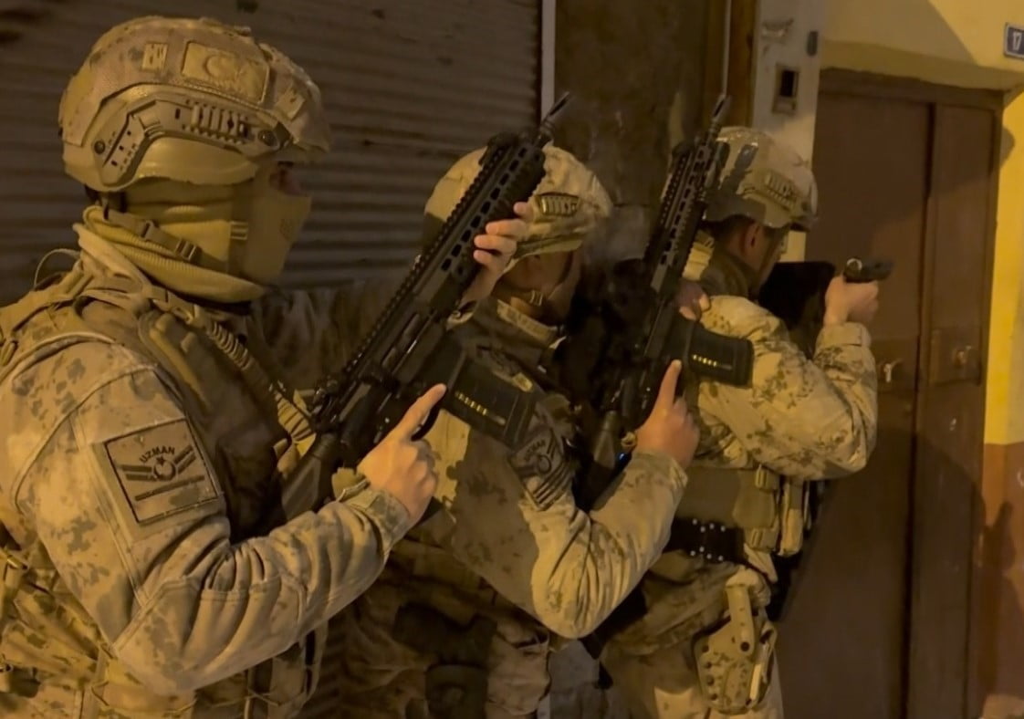 GAZİANTEP'TE ŞAFAK VAKTİ DEAŞ OPERASYONU: 5 ŞAHIS TUTUKLANDI. TERÖR EYLEMİ PLANLADIĞI...