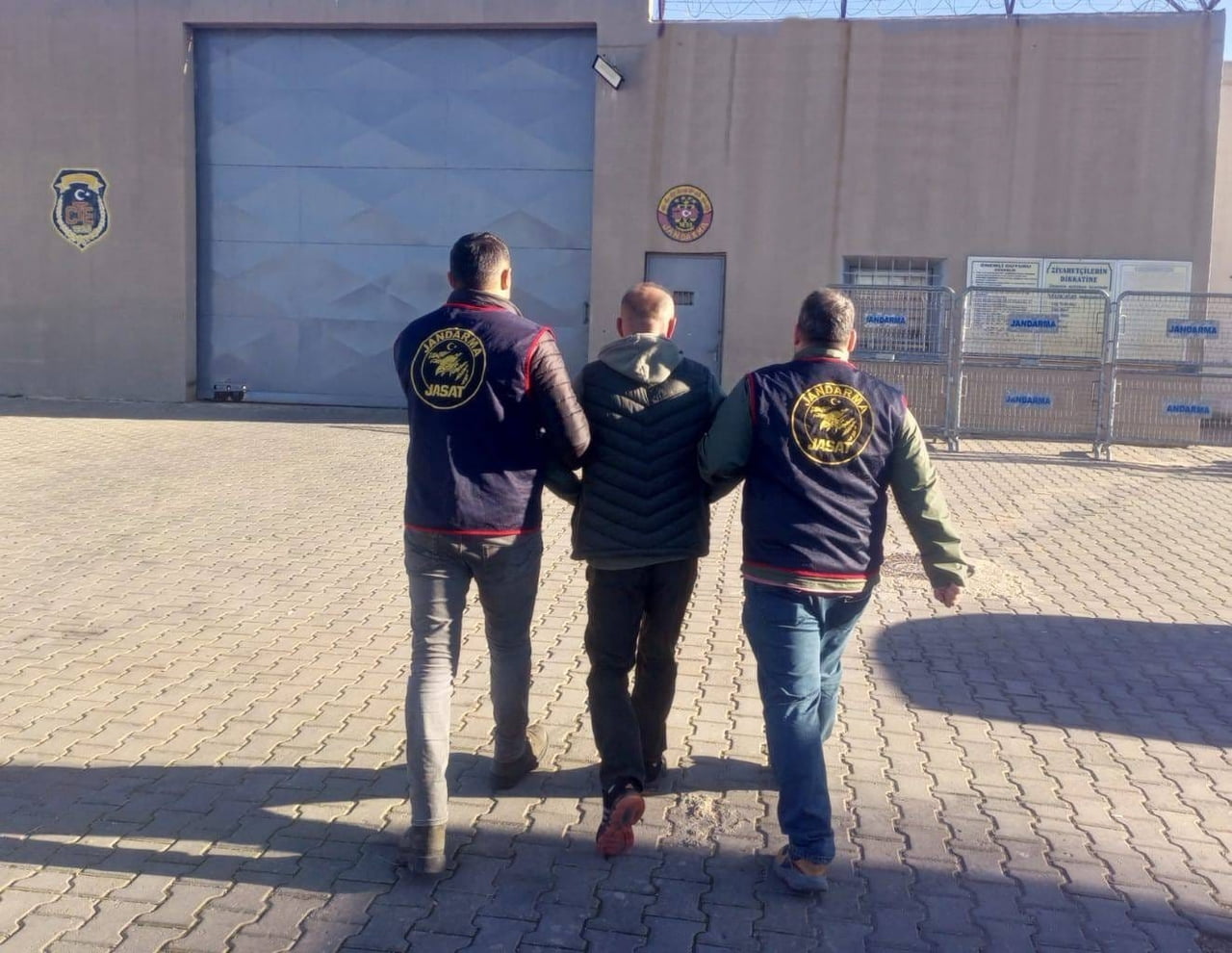 GAZİANTEP'TE UYUŞTURUCU MADDE TİCARETİ SUÇUNDAN 12 YIL 6 AY KESİNLEŞMİŞ HAPİS CEZASIYLA ARANAN...