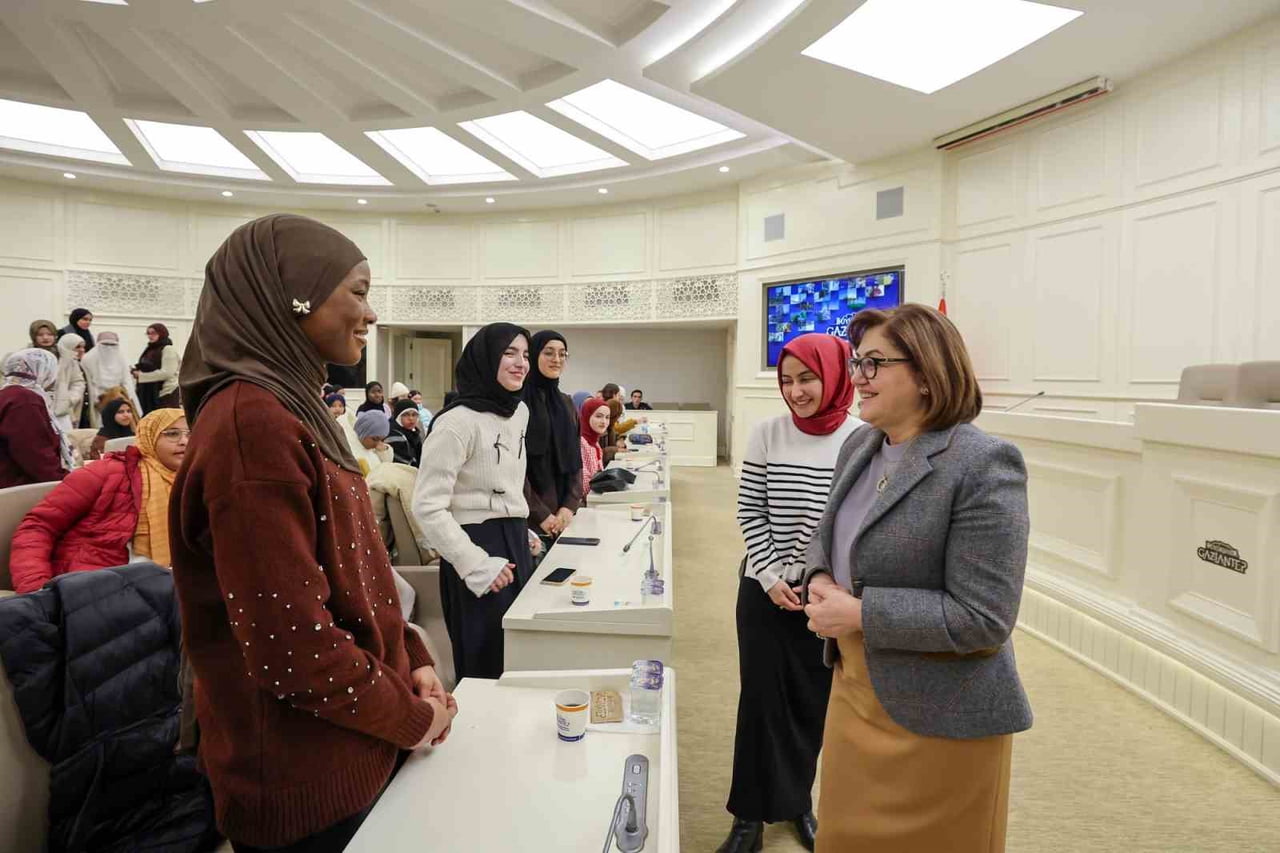 GAZİANTEP BÜYÜKŞEHİR BELEDİYE BAŞKANI FATMA ŞAHİN, 60 FARKLI ÜLKEDEN EĞİTİM ALMAK AMACIYLA...