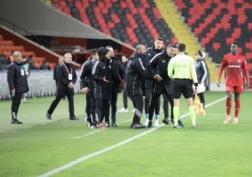 GAZİANTEP FK TEKNİK DİREKTÖRÜ BURAK YILMAZ ÖZÜR DİLEDİ