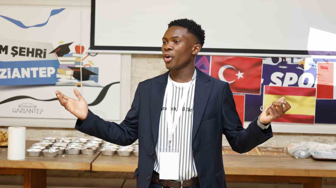 GAZİANTEP İSLAM BİLİM VE TEKNOLOJİ ÜNİVERSİTESİ BÜNYESİNDE FAALİYET GÖSTEREN ENGLİSH SPEAKİNG...