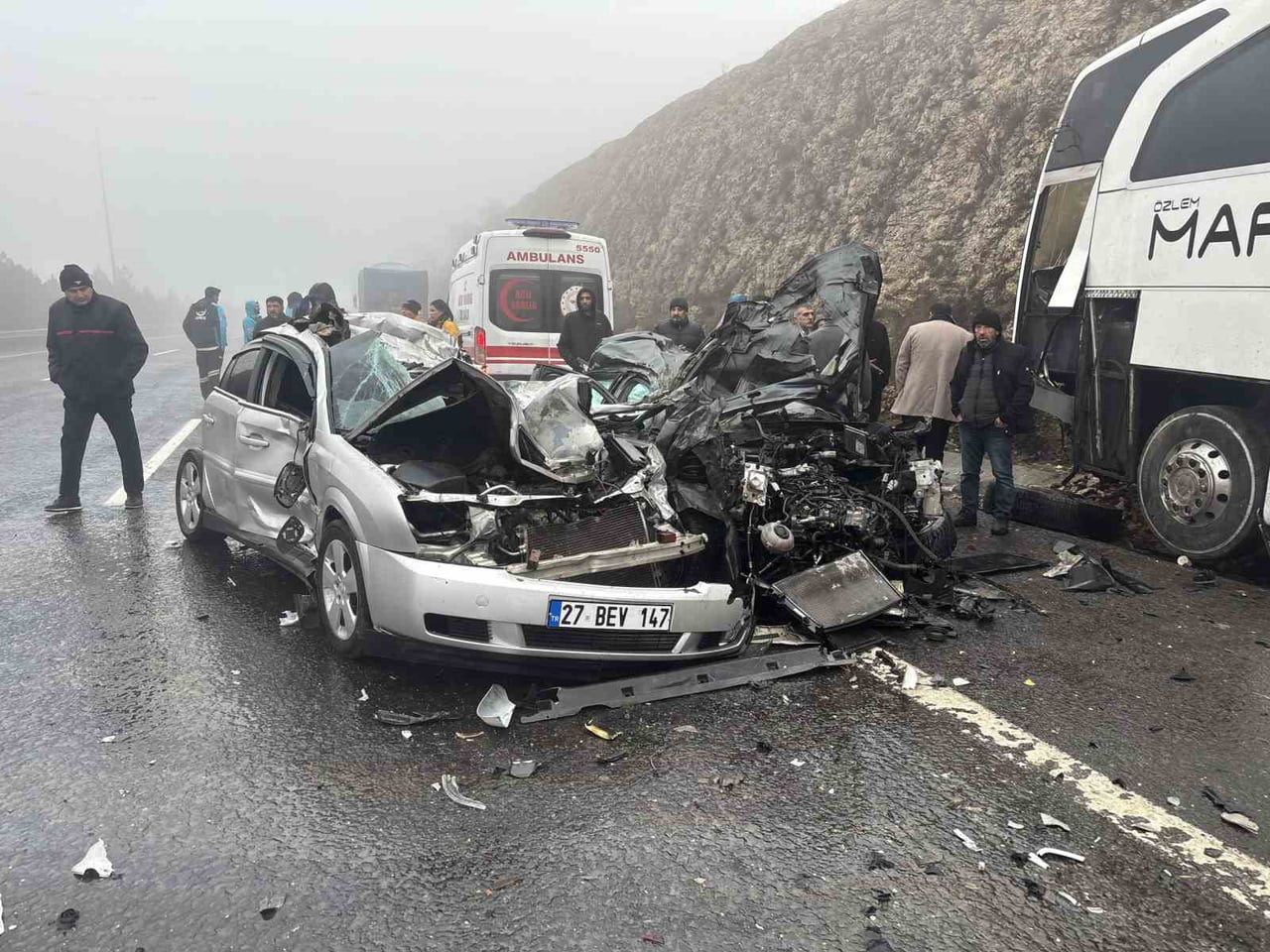 GAZİANTEP-ŞANLIURFA OTOYOLUNDA 2 KİŞİNİN ÖLÜMÜ, 11 KİŞİNİN DE YARALANMASIYLA SONUÇLANAN FECİ...