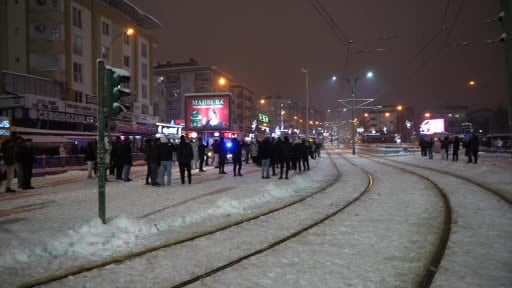 Gaziantep’te 2026’nın gelişi kar yağışı altında coşkuyla kutlandı