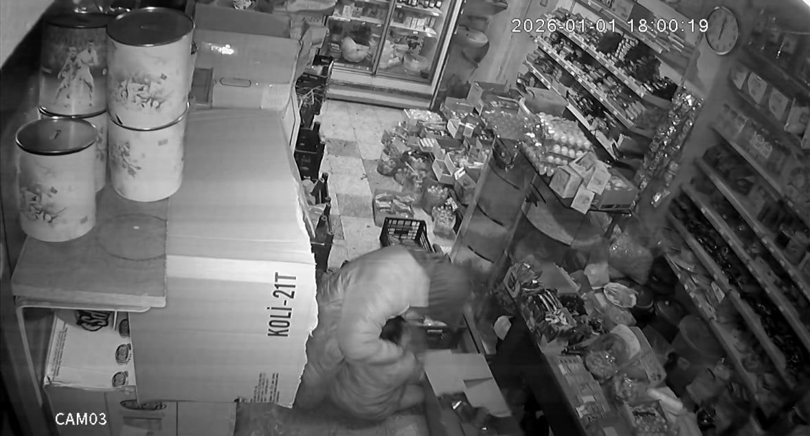 GAZİANTEP’TE KAN DONDURAN GÖRÜNTÜLER: 12 YAŞINDAKİ ÇOCUĞU DARP ETTİ, BOĞAZINA BIÇAK...