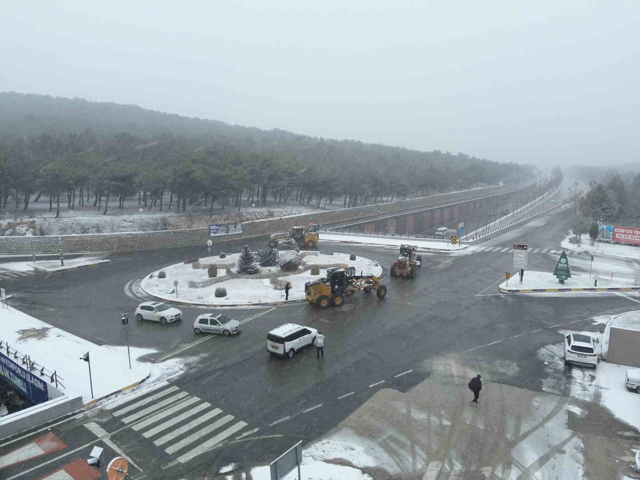 GAZİANTEP’TE KARLA MÜCADELE ÇALIŞMALARI ARALIKSIZ DEVAM EDİYOR