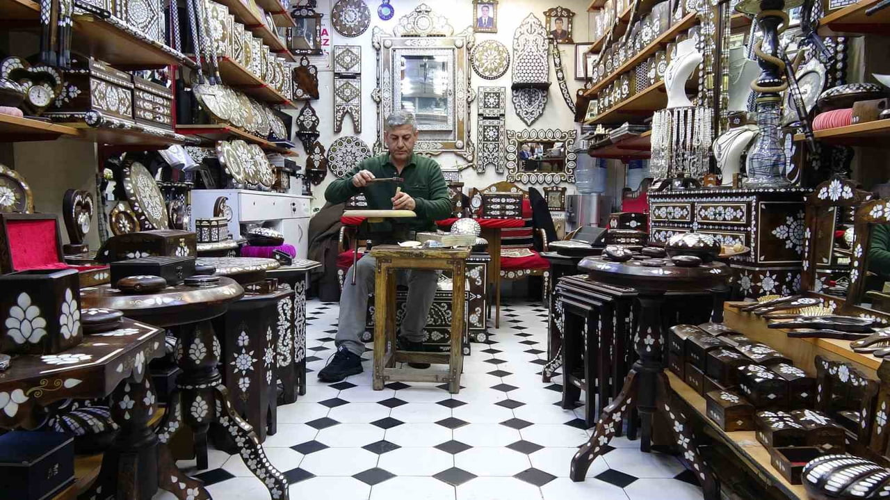 GAZİANTEPLİ SEDEF KAKMA USTASI MEHMET BÜLENT FISTIKÇI, 'YAŞAYAN İNSAN HAZİNELERİ ÖDÜLÜ'NÜ ALMANIN...