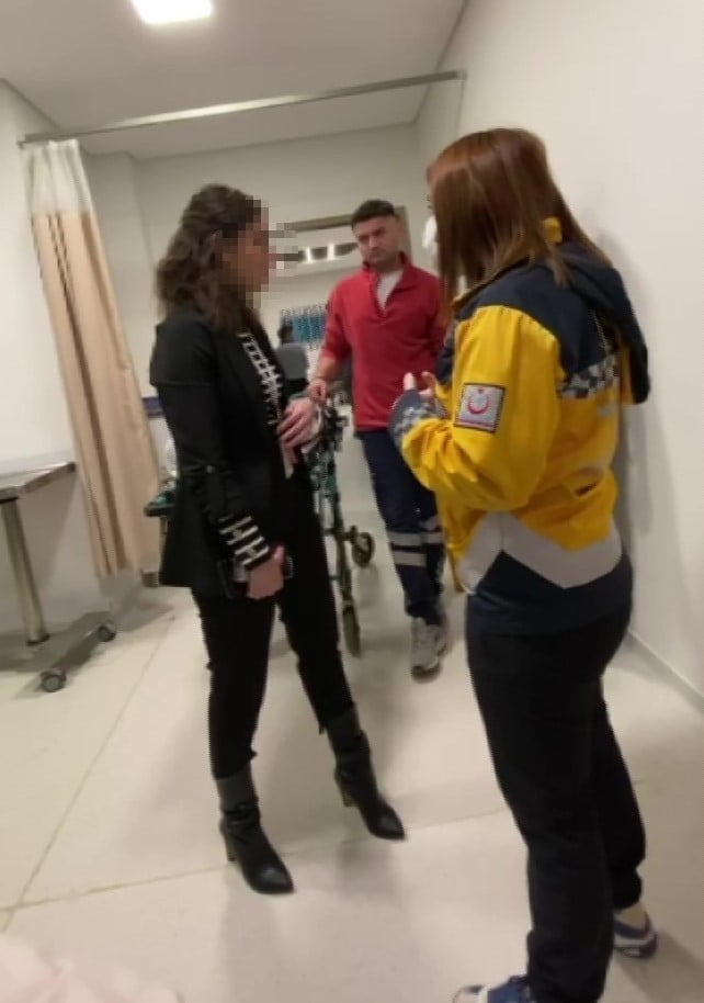 GEBZE’DE GÖREV YAPAN BİR PARAMEDİK, SOSYAL GÜVENCESİ BULUNMAYAN HASTANIN ÖZEL HASTANEYE NAKLİ...