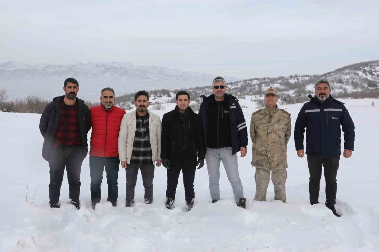 GENÇ’TE YABAN HAYVANLARI İÇİN DOĞAYA YEM BIRAKILDI