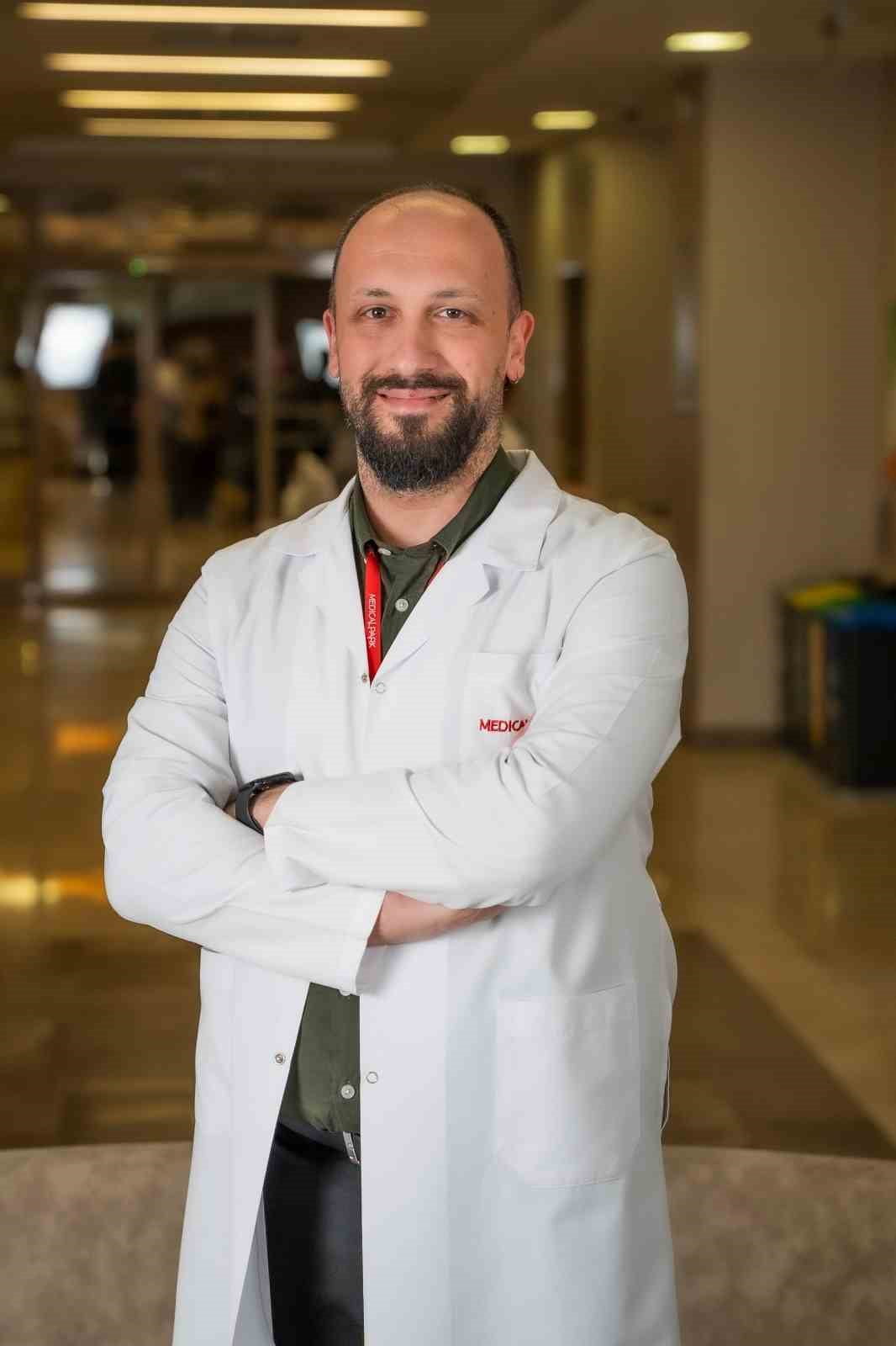 GENÇ YAŞTA KALP KRİZİ VAKALARINDA GÖRECELİ BİR ARTIŞ OLDUĞUNA DİKKATİ ÇEKEN KARDİYOLOJİ UZMANI DR....