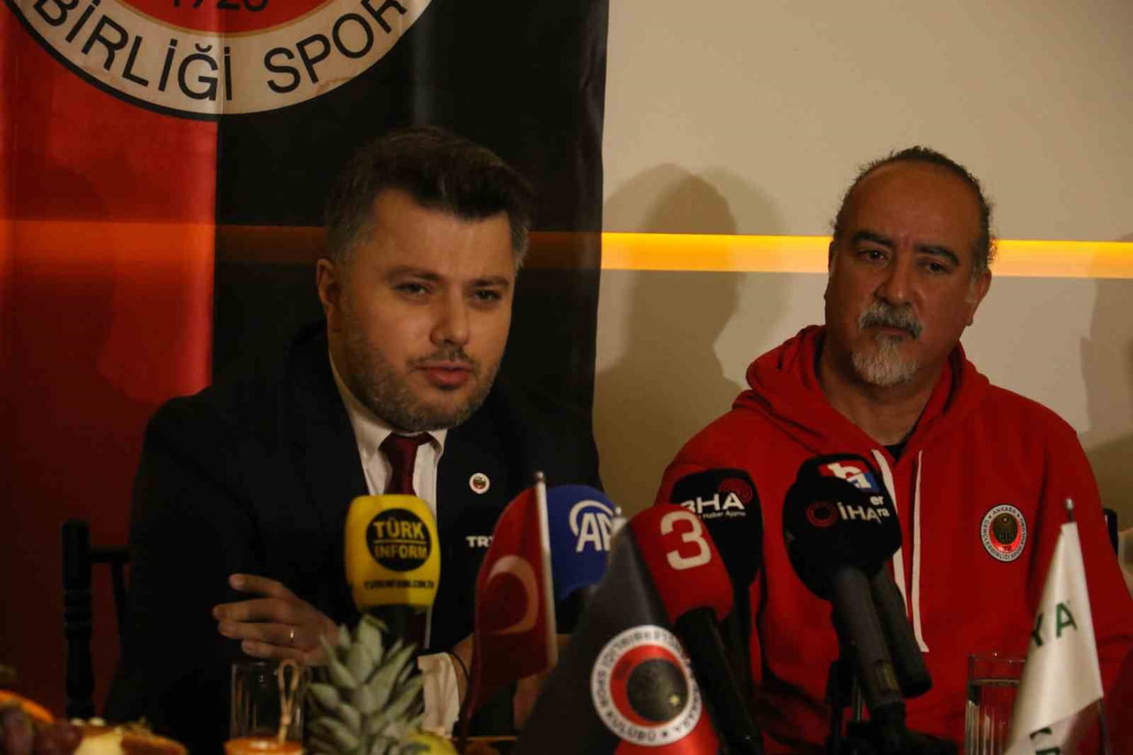 GENÇLERBİRLİĞİ BASIN SÖZCÜSÜ MEHMET ŞANAL, BASIN MENSUPLARIYLA BİR ARAYA GELDİ.