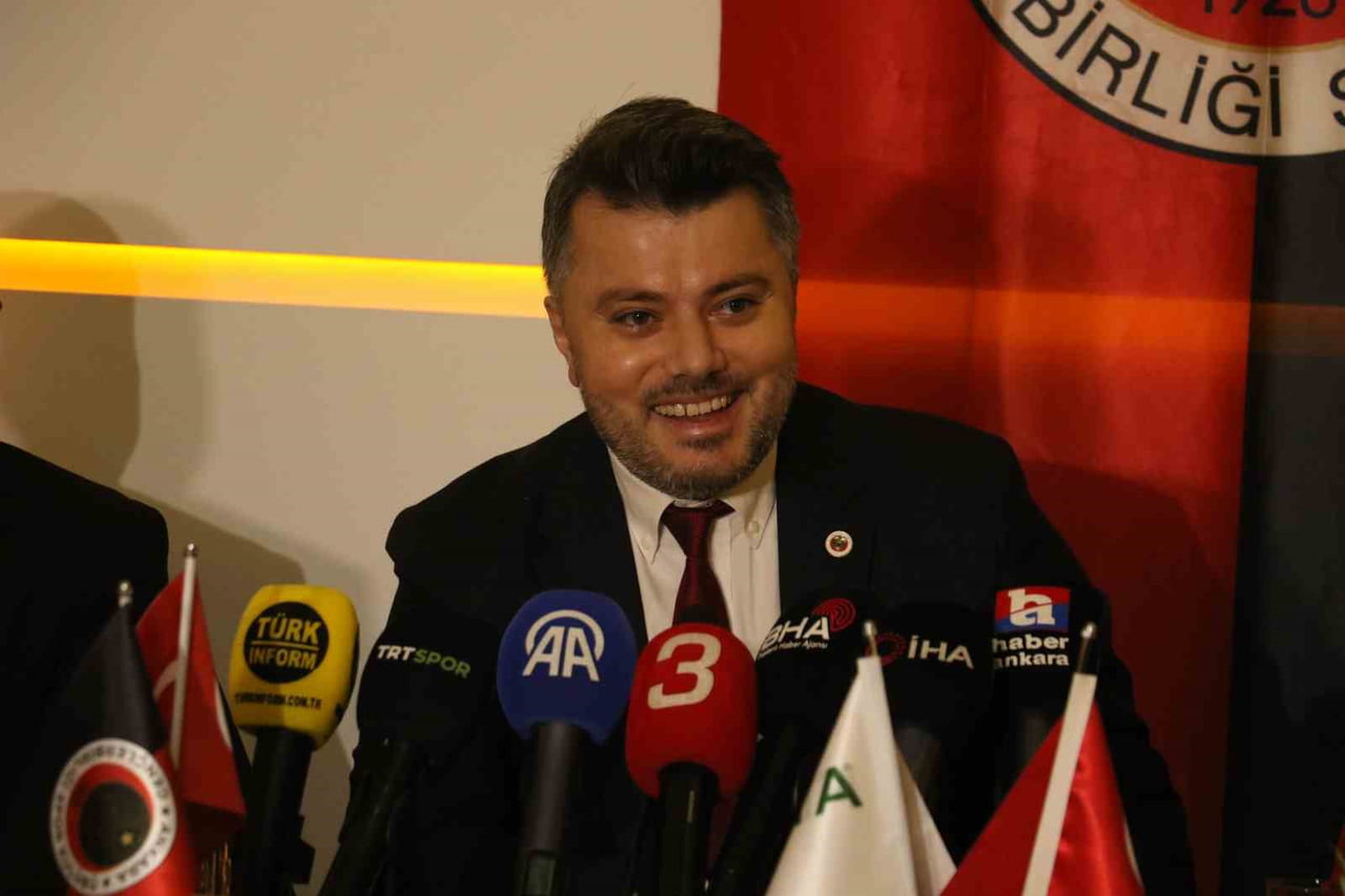 GENÇLERBİRLİĞİ BASIN SÖZCÜSÜ MEHMET ŞANAL, BASIN MENSUPLARIYLA BİR ARAYA GELDİ.