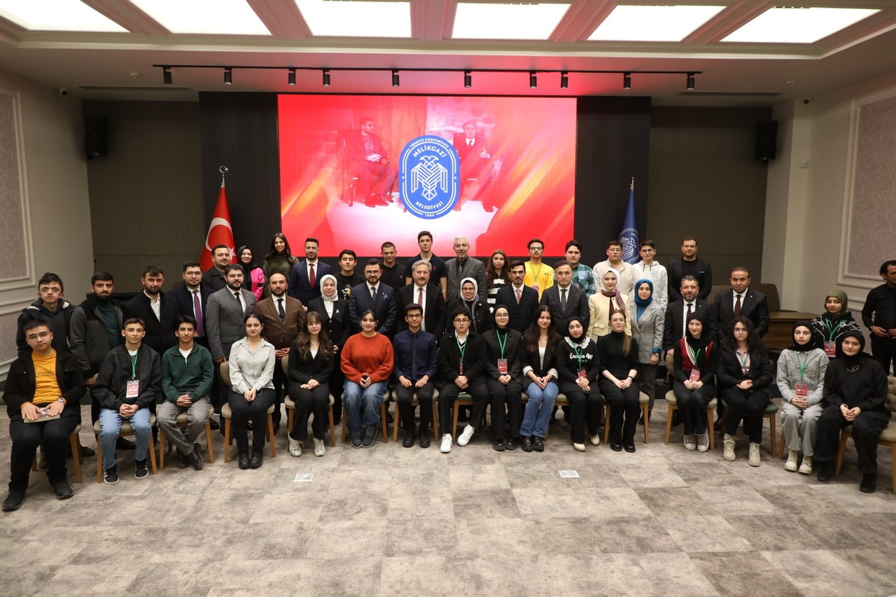 GENÇLİĞE VE EĞİTİME DEĞER VEREN BİR BELEDİYE OLARAK MEKTEP MELİKGAZİ SOSYAL BİLİMLER OKULU'NDA...