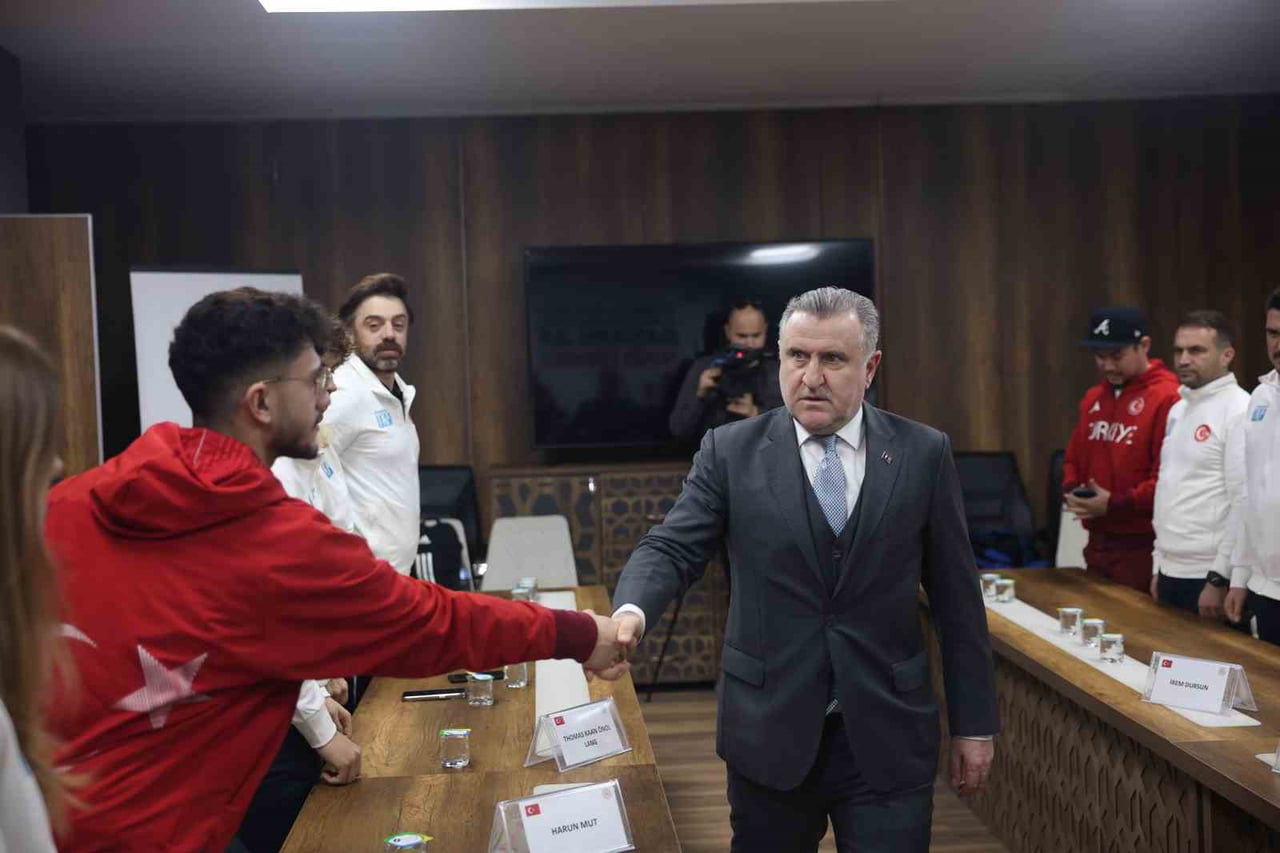 GENÇLİK VE SPOR BAKANI OSMAN AŞKIN BAK, 06-22 ŞUBAT TARİHLERİNDE İTALYA'NIN EV SAHİPLİĞİNDE...