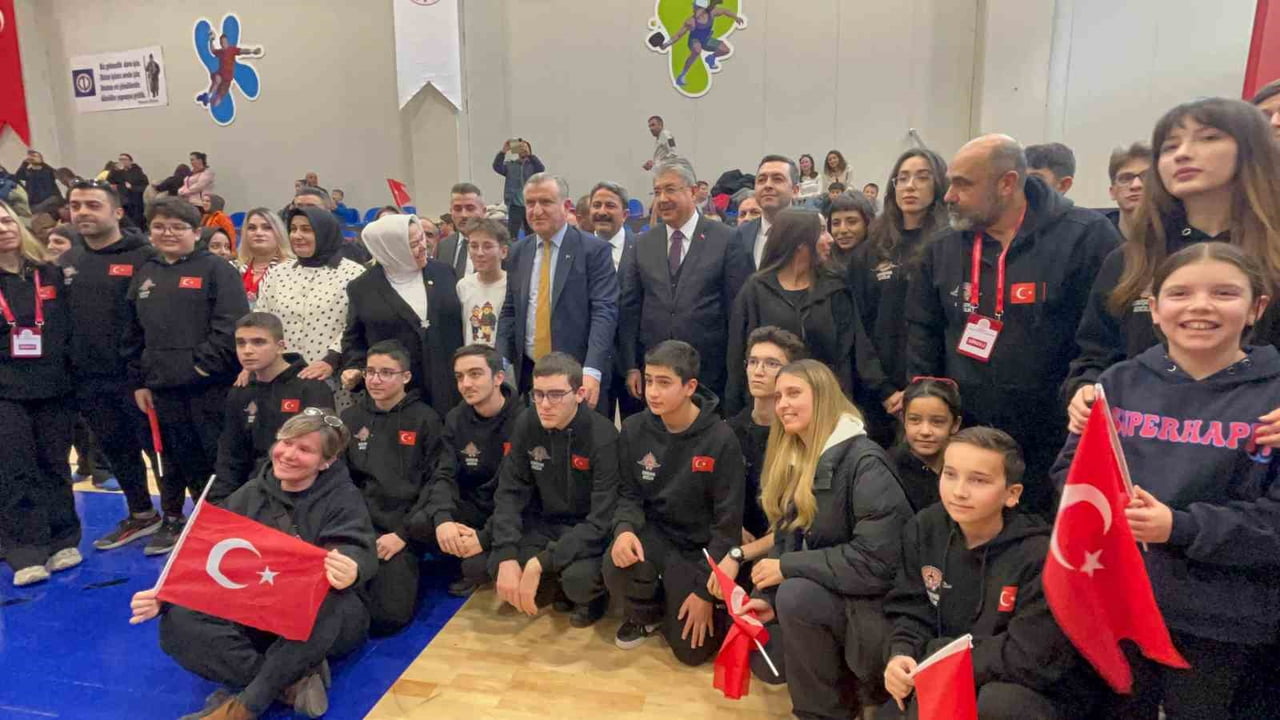 GENÇLİK VE SPOR BAKANI OSMAN AŞKIN BAK, YUNUS EMRE KAPALI SPOR SALONU AÇILIŞ TÖRENİ'NE...