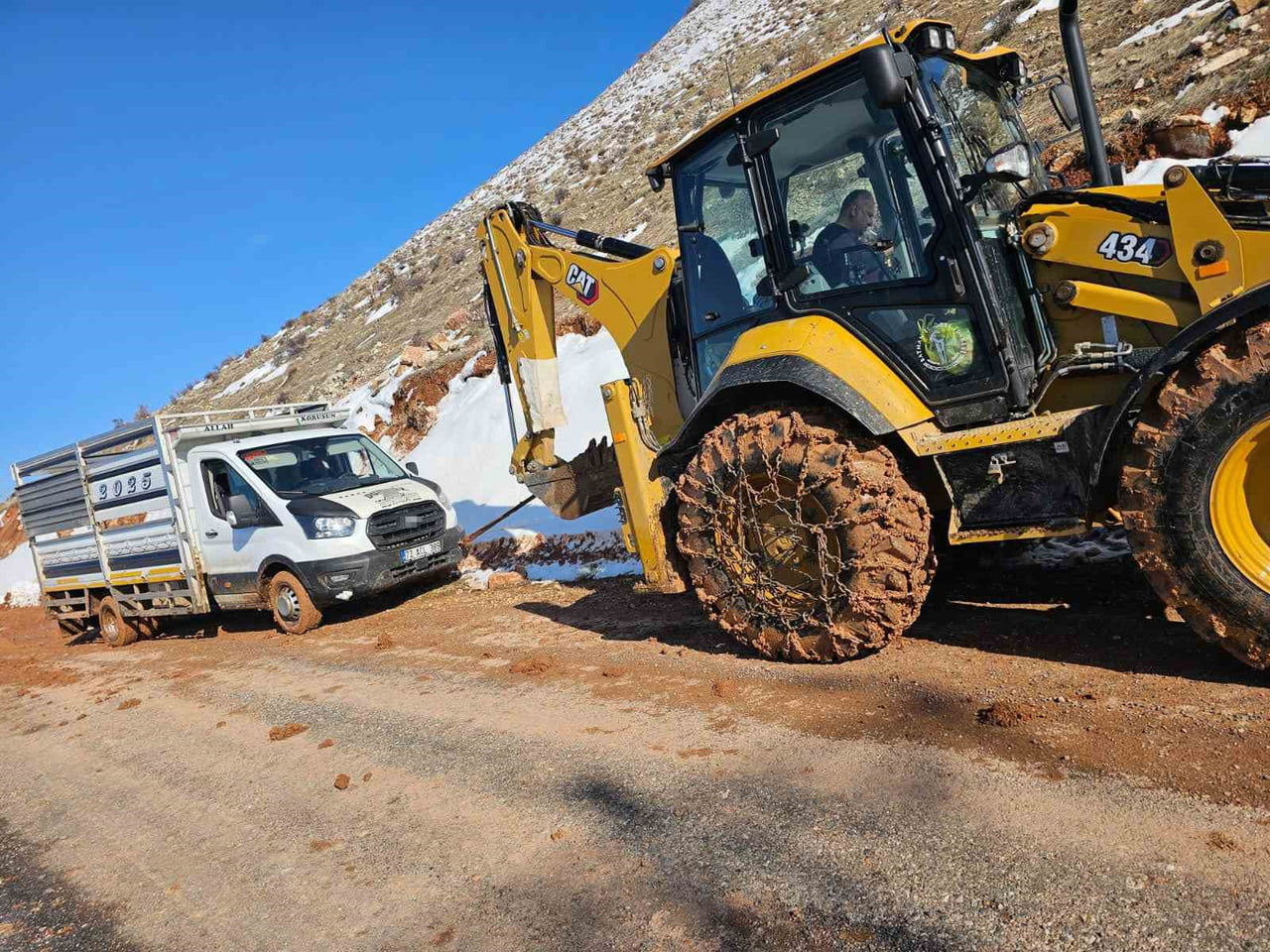 GERCÜŞ’TE GÖÇERLERİN İMDADINA ÖZEL İDARE YETİŞTİ