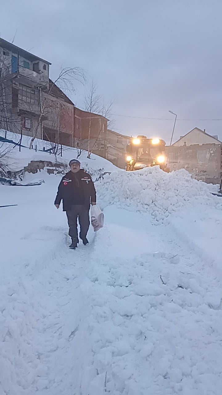 GİRESUN’UN YÜKSEK KESİMLERİNDE ETKİLİ OLAN YOĞUN KAR YAĞIŞI, YAYLALARDAKİ YAŞAMI OLUMSUZ...