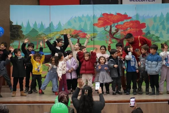 GÖLCÜK BELEDİYESİ TARAFINDAN YARIYIL TATİLİNE GİREN ÖĞRENCİLER İÇİN DÜZENLENEN "ARA TATİL TİYATRO...