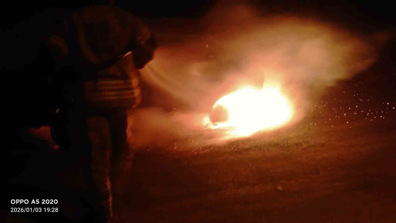 GÖNEN’DE ARAÇ YANGININA MÜDAHALE EDİLDİ