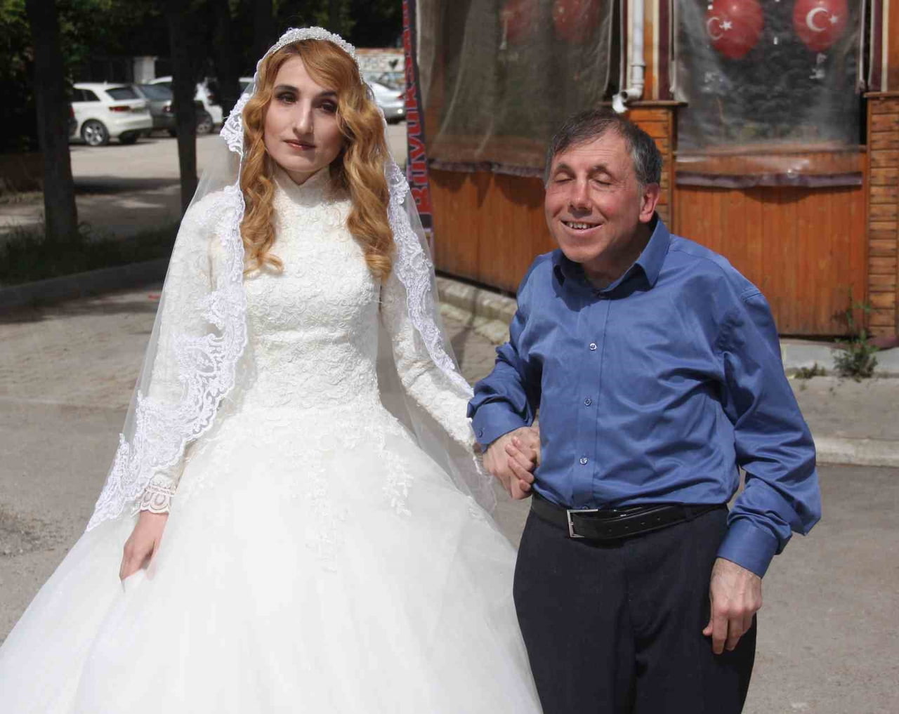 GÖRME ENGELLİ GÜLŞEN MUT (39) İLE EŞİ EDEBİYAT ÖĞRETMENİ EDİZ MUT (52)