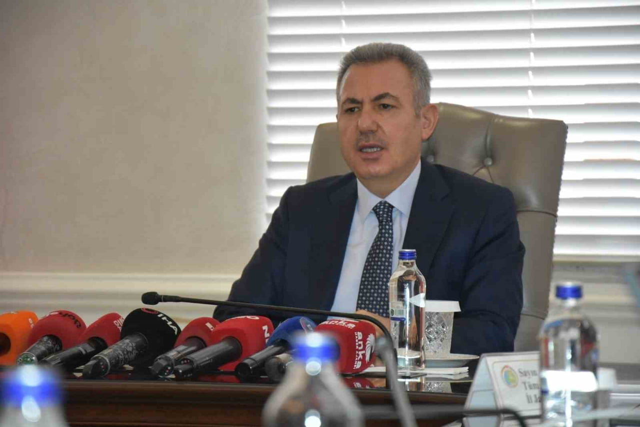 GÖRÜNTÜ İZMİR VALİ ASAYİŞ TOPLANTISI KODUYLA TÜNELDEN GEÇİLECEK