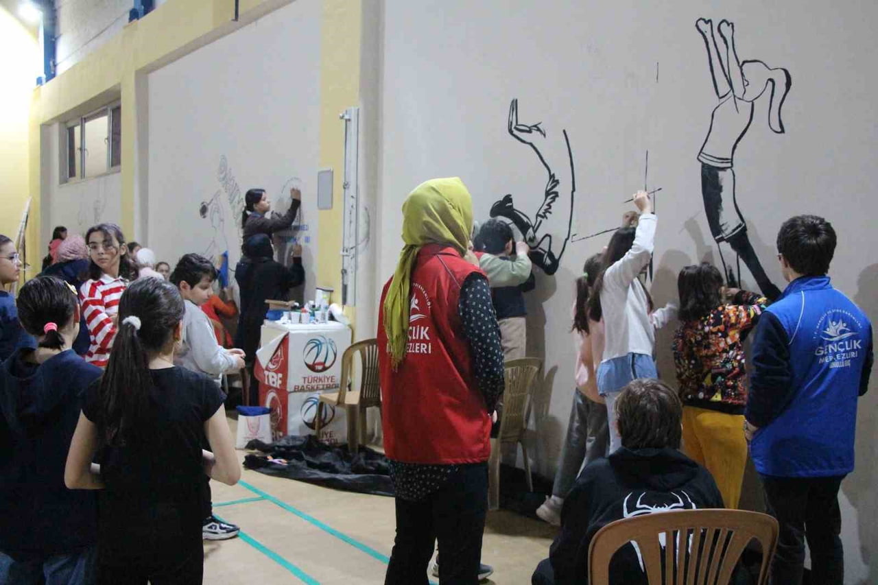GSB GENÇLİK KIŞ KULÜBÜ KAPSAMINDA DUVAR ÇİZİM VE BOYAMA ETKİNLİĞİ DÜZENLENDİ.