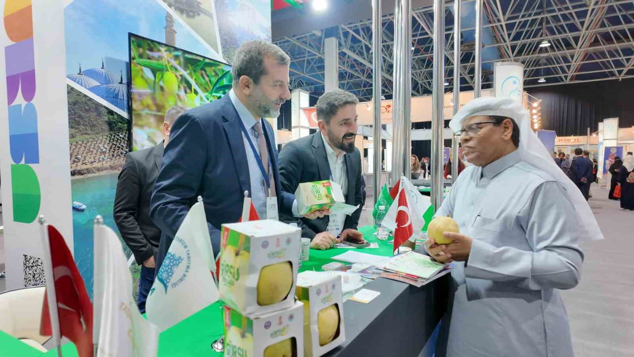 GÜRSU BELEDİYE BAŞKANI MUSTAFA IŞIK, BURSA STANDINDA, FUARIN İLK GÜNÜNDE GÜRSU’NUN TESCİLLİ...