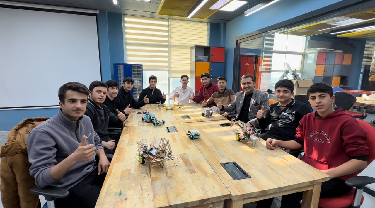 HAKKARİ'NİN YÜKSEKOVA MEHMET AKİF ERSOY ANADOLU İMAM HATİP LİSESİ BÜNYESİNDE KURULAN KENTİN İLK...