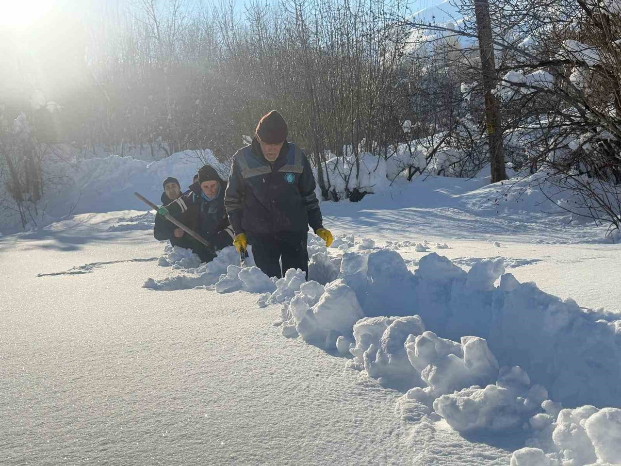 HAKKARİ BELEDİYESİ SU ARIZA EKİPLERİ, MERZAN MAHALLESİ’NDE SONDAJ SUYU POMPASININ ARIZALANMASI...