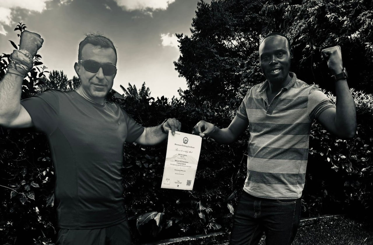 HAKKARİ’DE İNŞAAT YÜKSEK MÜHENDİSİ KİMLİĞİYLE BİLİNEN DR. İRFAN AKSU, MOUNT KİLİMANJARO’DA 3 GÜN...