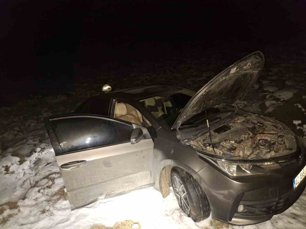 HATAY'DA SÜRÜCÜSÜNÜN DİREKSİYON HAKİMİYETİNİ KAYBETMESİYLE ARAZİYE UÇAN OTOMOBİLDEKİ 2 KİŞİ...