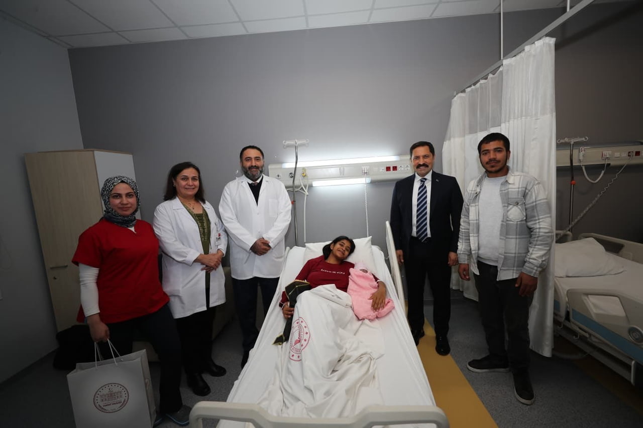 HATAY’DA 2026 YILININ İLK DAKİKALARINDA DOĞAN ‘SULTAN NARE’ BEBEK, YENİ YILIN İLK BEBEĞİ...