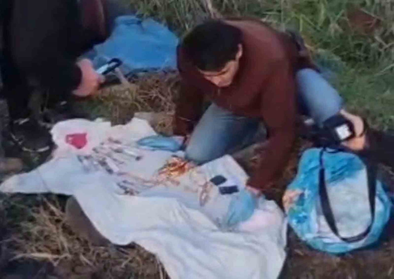 HATAY’DA 4 KİLOGRAM AĞIRLIĞINDAKİ ALTINLARI KUYUMCUDAN 3 DAKİKA İÇERİSİNDE ÇALAN SİLAHLI VE KASKLI...