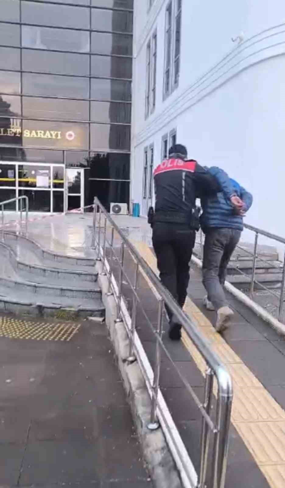 HATAY’DA HAPİS CEZASI İLE ARANAN ŞAHIS SAHTE KİMLİKLE YAKALANDI