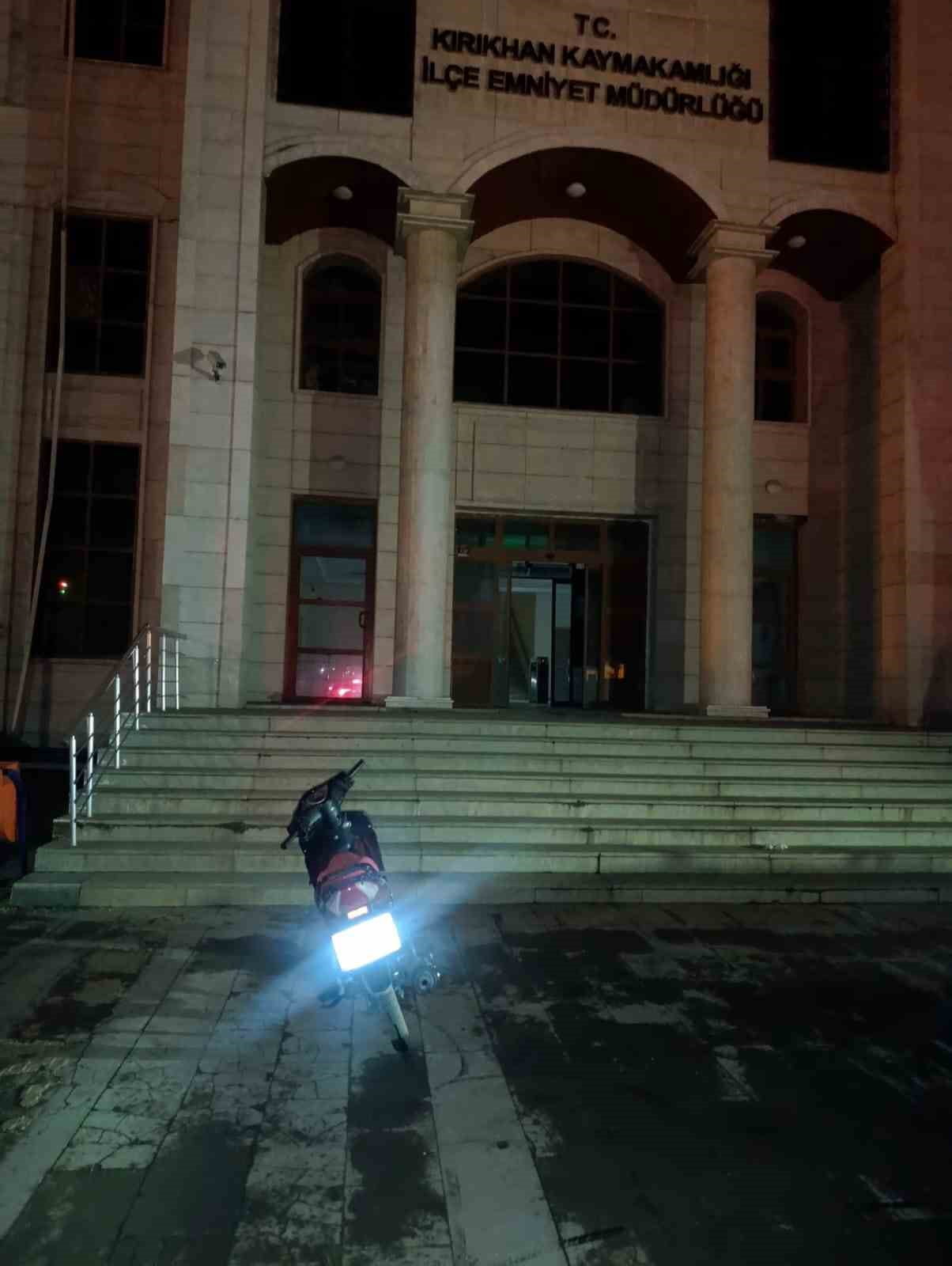 HATAY’DA ÜZERİNE YATTIĞI MOTOSİKLETLE ŞOV YAPARAK CANINI HİÇE SAYAN VE O ANLARI SOSYAL MEDYADA...