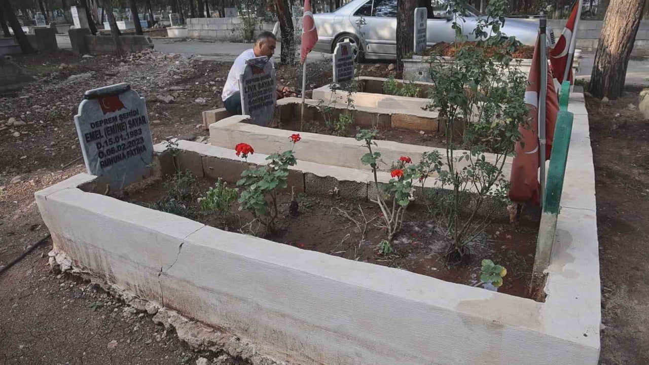 HATAY’IN KIRIKHAN İLÇESİNDE DEPREMDE ÇÖKEN VE 26 KİŞİYE MEZAR OLAN YAĞMUR APARTMANI’NDA; EŞİNİ VE...