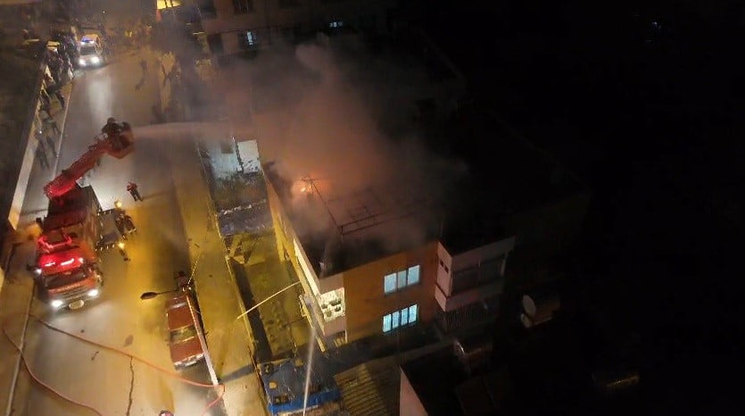 HATAY’IN PAYAS İLÇESİNDE BİLİNMEYEN BİR NEDENDEN DOLAYI MEYDANA GELEN PATLAMA NEDENİYLE EVİN...