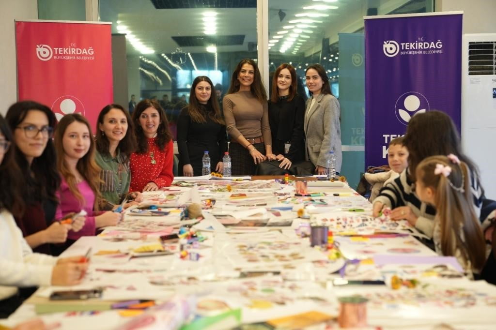 HAYAL PANOSU ETKİNLİĞİNDE KADINLAR, YAŞAM HEDEFLERİNİ SANATIN İYİLEŞTİRİCİ GÜCÜYLE GÖRÜNÜR KILARAK...