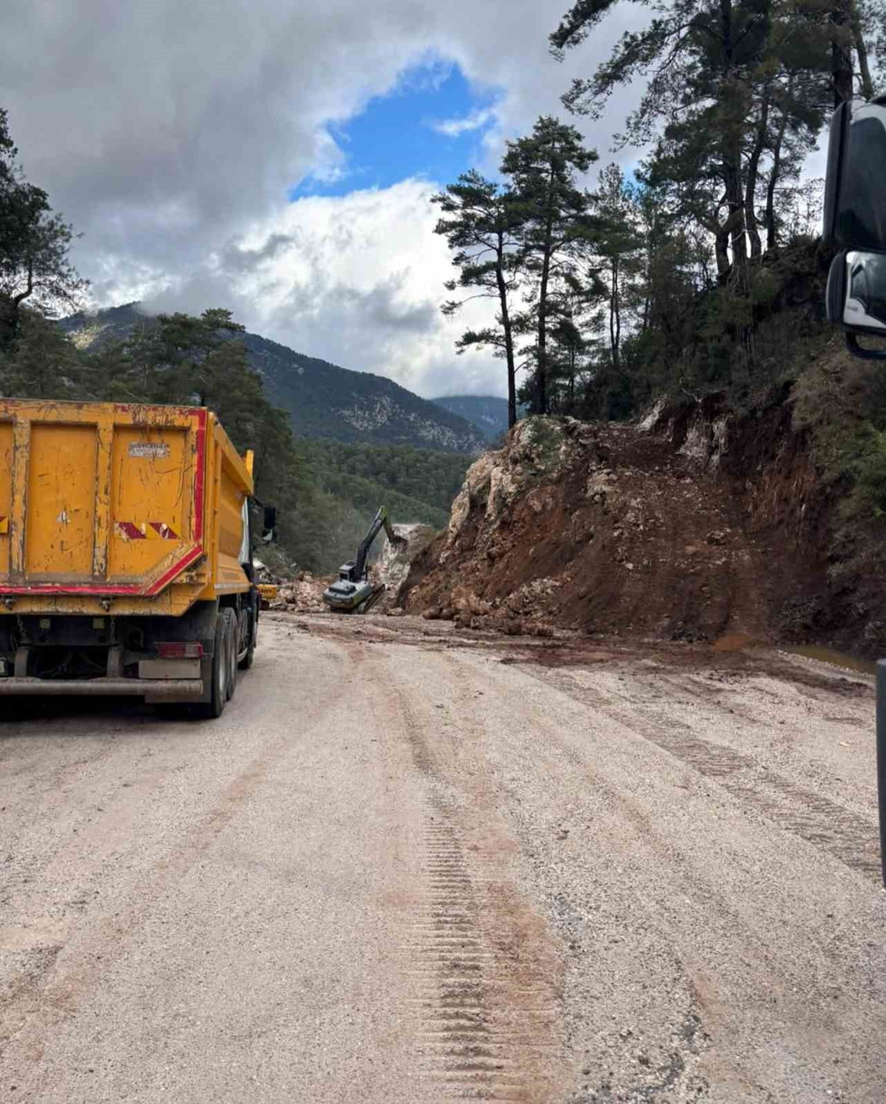 HEYELAN SU İSALE HATLARINA ZARAR VERDİ