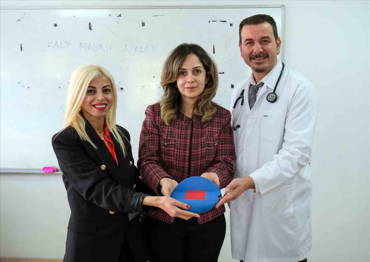 HİTİT ÜNİVERSİTESİNDE GELİŞTİRİLEN "KALP MASAJI APARATI", TASARIM TESCİLİNİN ARDINDAN TÜRK PATENT...