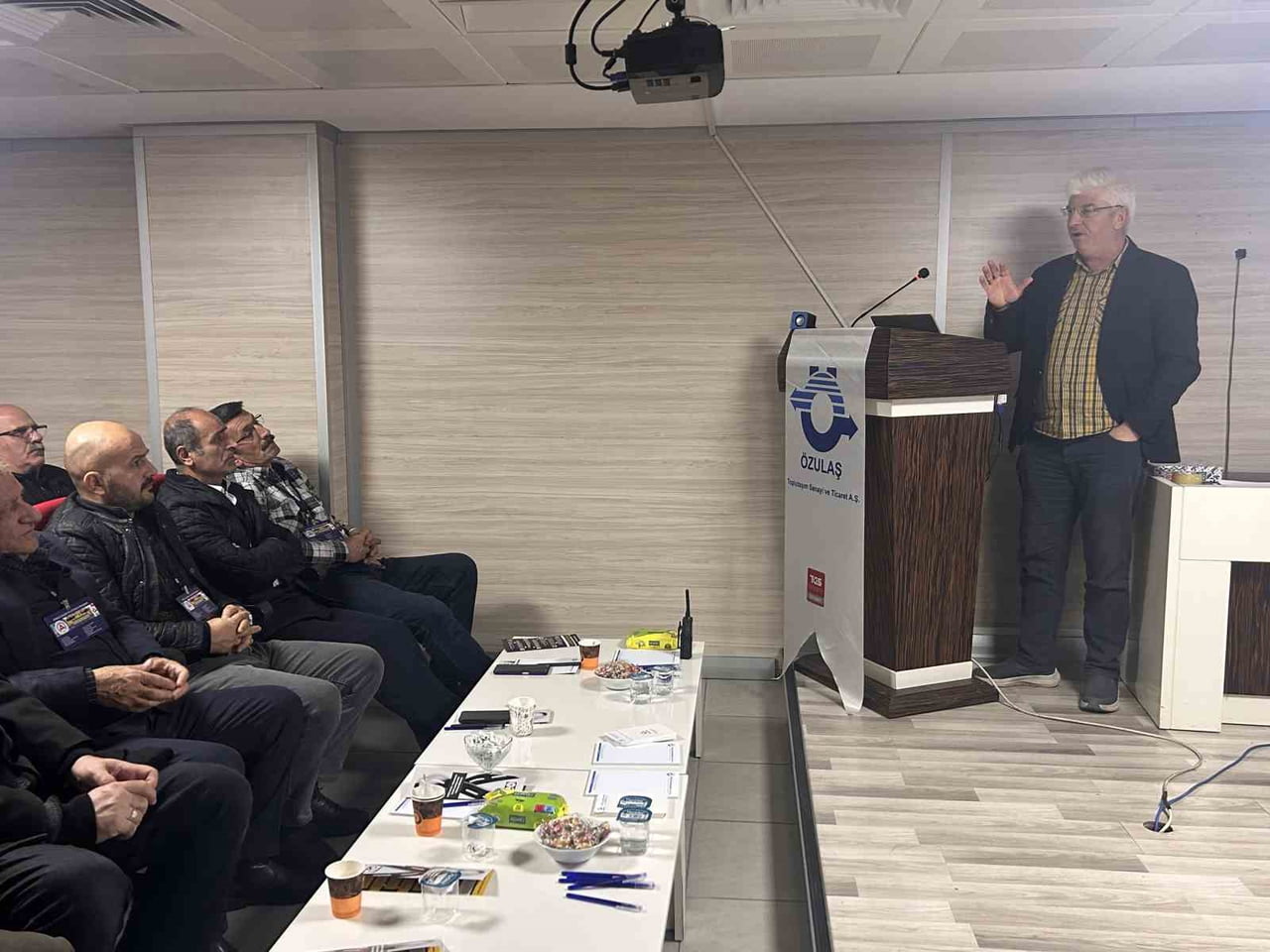 İETT ÖZEL HALK OTOBÜSLERİ BÜNYESİNDE GÖREV YAPAN 1000 ŞOFÖR VE ÇALIŞAN İÇİN KAPSAMLI BİR EĞİTİM...