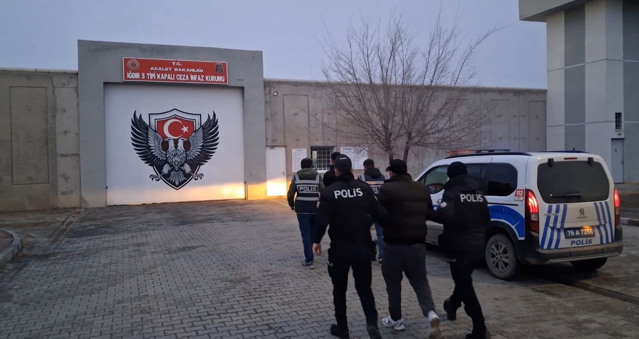 IĞDIR'DA KASTEN YARALAMA VE SİLAHLI KAVGA: 2 TUTUKLAMA