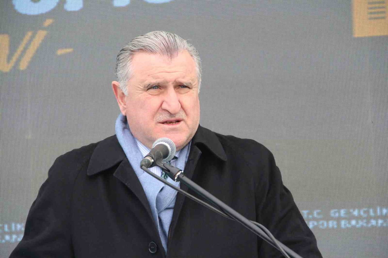 IĞDIR'IN YENİ STADYUMUNUN AÇILIŞINI GENÇLİK VE SPOR BAKANI OSMAN AŞKIN BAK...