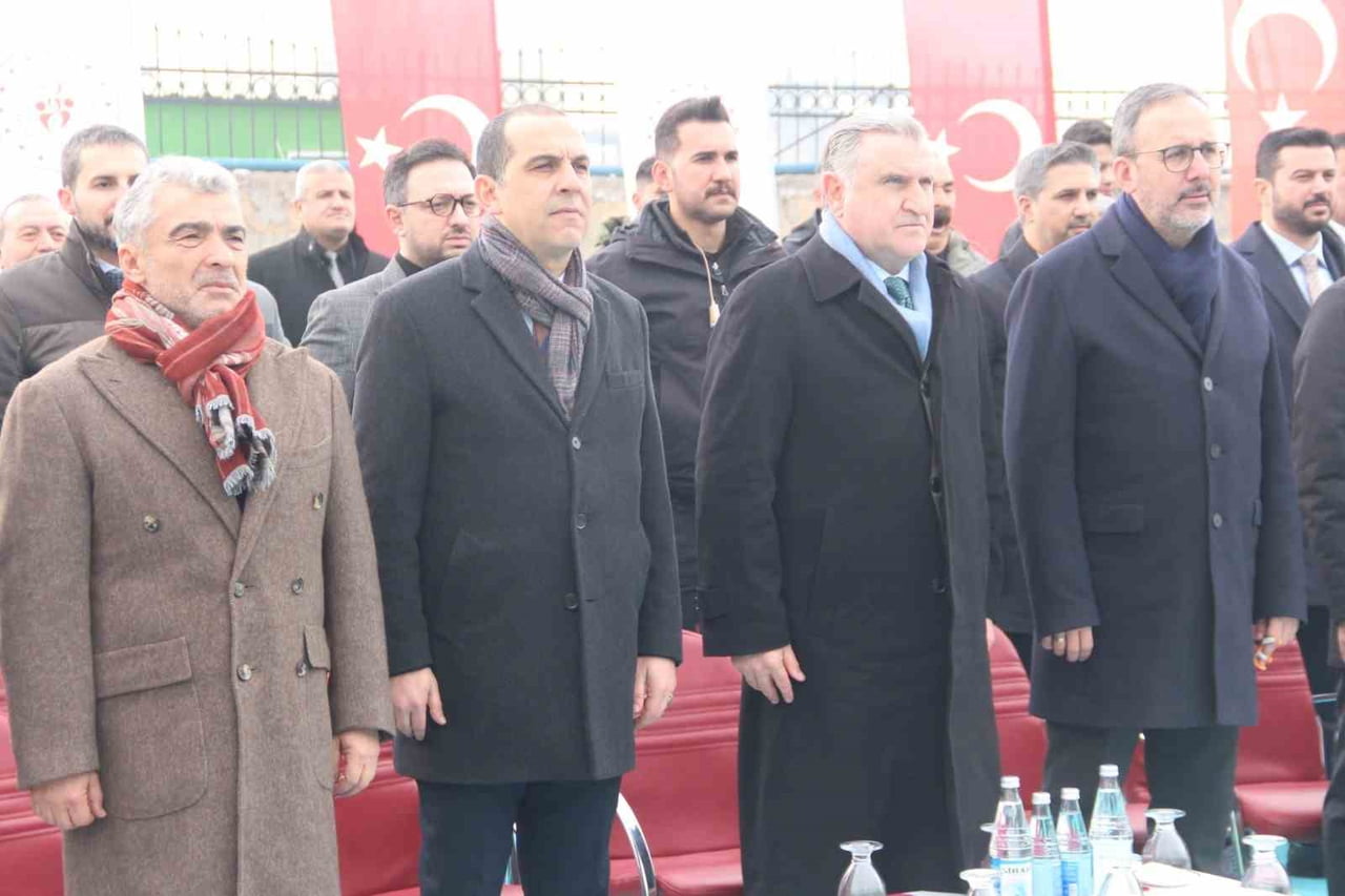 IĞDIR'IN YENİ STADYUMUNUN AÇILIŞINI GENÇLİK VE SPOR BAKANI OSMAN AŞKIN BAK...