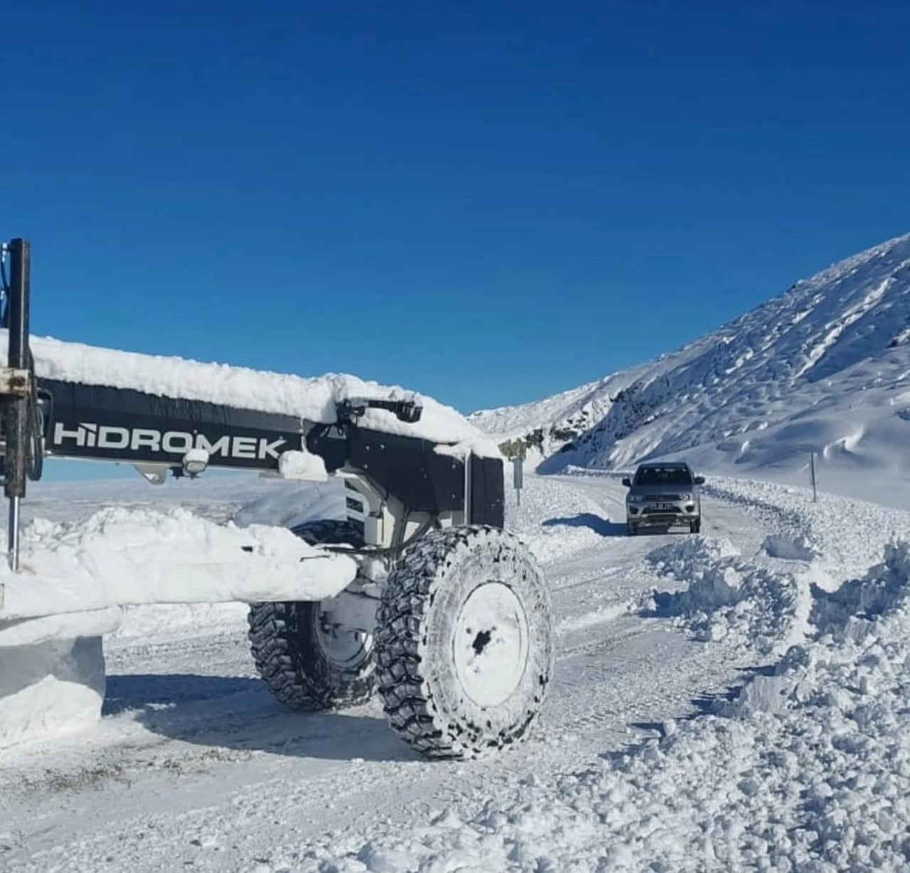 IĞDIR’DA KARLA KAPANAN TÜM KÖY YOLLARI ULAŞIMA AÇILDI