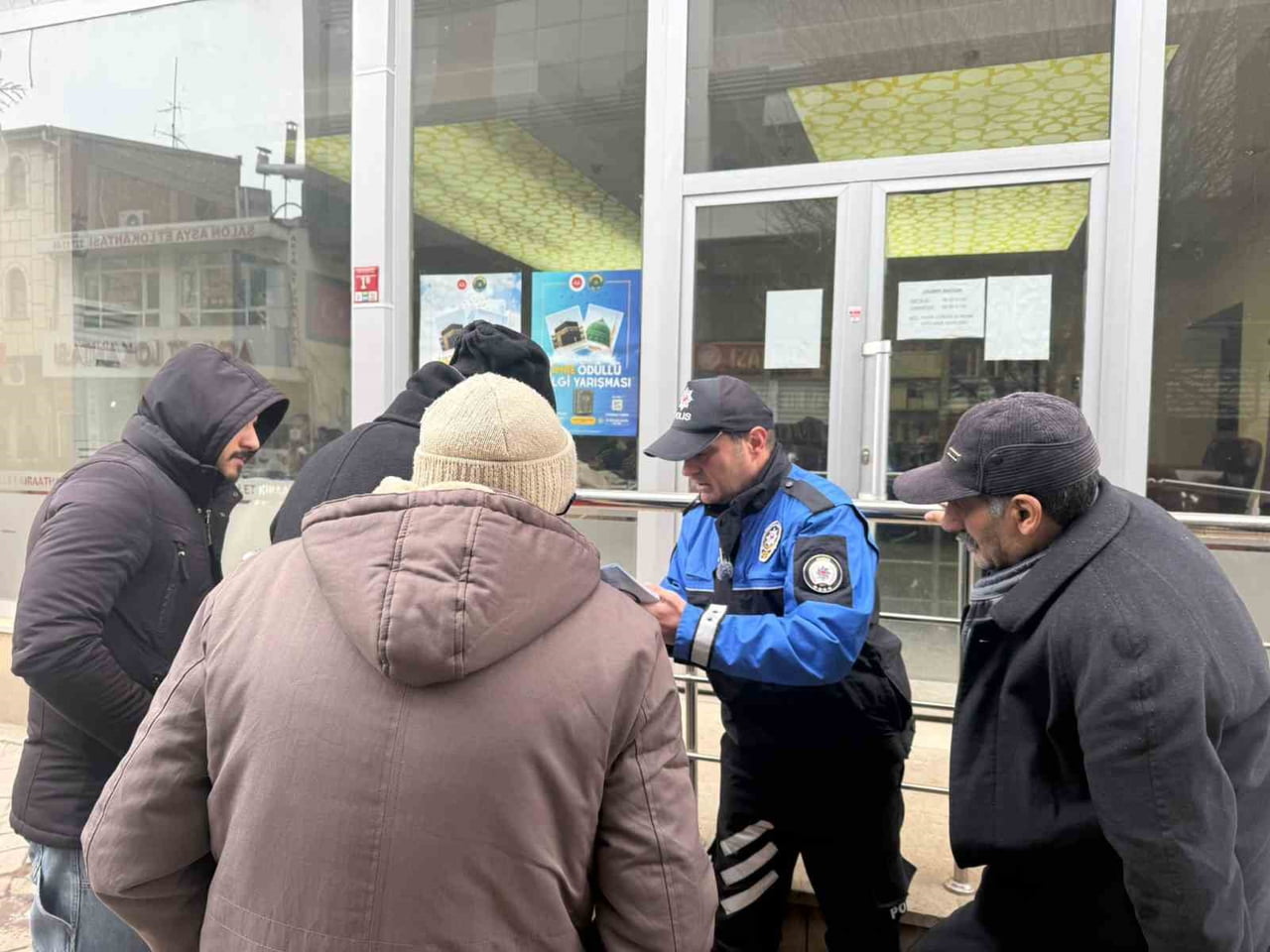 IĞDIR EMNİYET MÜDÜRLÜĞÜ’NE BAĞLI TOPLUM DESTEKLİ POLİSLİK BÜRO AMİRLİĞİ EKİPLERİ, CUMA NAMAZI...
