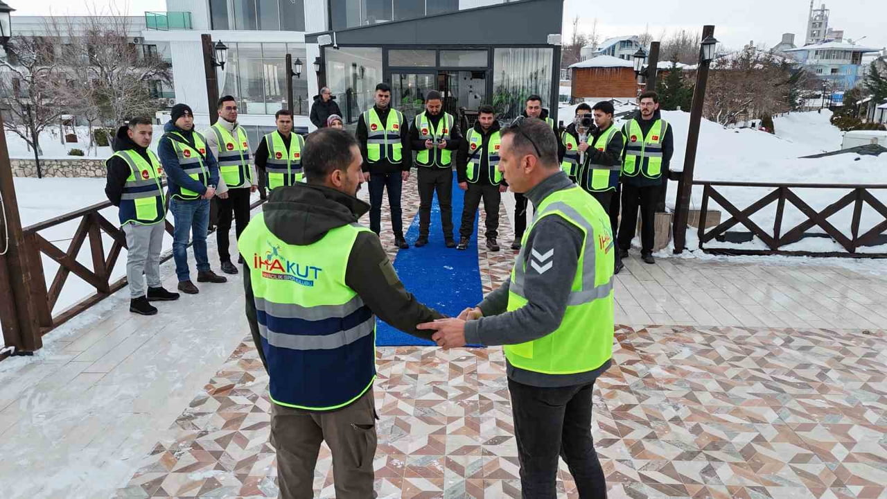 İHAKUT HAVACILIK SPOR KULÜBÜ, AFET VE ACİL DURUMLARDA HAVADAN ARAMA VE TESPİT FAALİYETLERİNE...