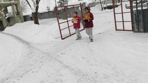 İki kardeşten yaban hayvanlarına şefkat eli