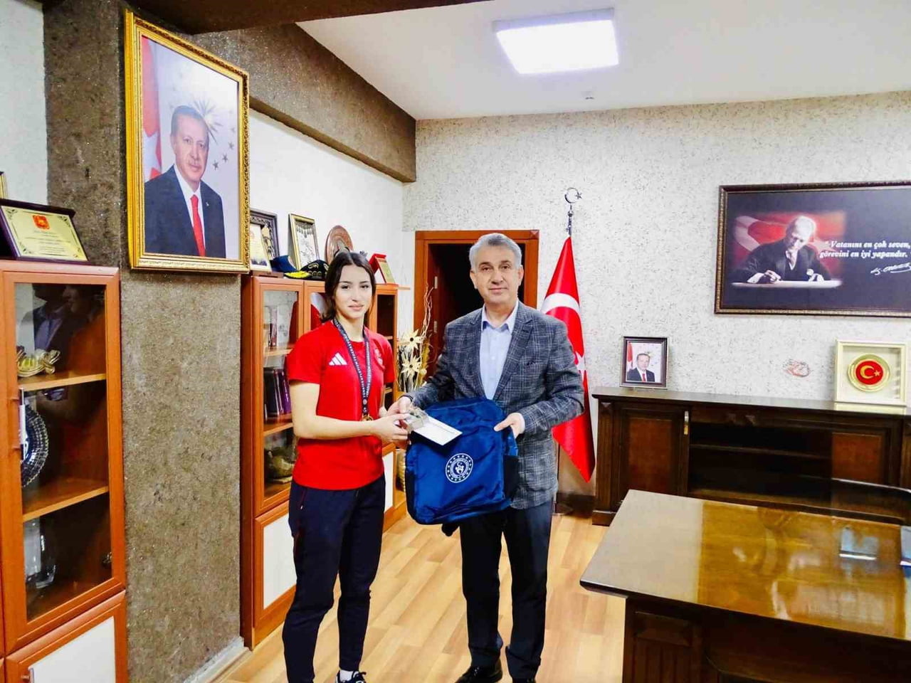 İNCİRLİOVA GENÇLİK VE SPOR İLÇE MÜDÜRÜ BURAK UYGUN, U20 ATLETİZM TÜRKİYE ŞAMPİYONASI’NDA 60 METRE...