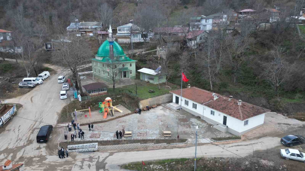 İNEGÖL BELEDİYESİ, İCLALİYE MAHALLESİ’NDE YENİ BİR MEYDAN DÜZENLEMESİ...